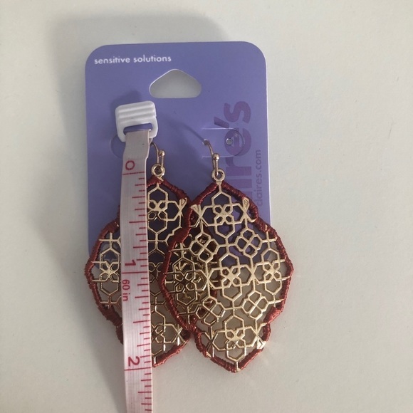 Claire's Gold 2" Filigree Thread Drop Earrings Red - Picture 4 of 4